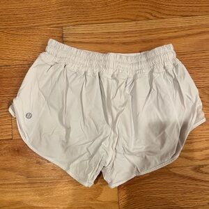 Lululemon Hotty Hot Short 2.5” Size 4 WHITE
